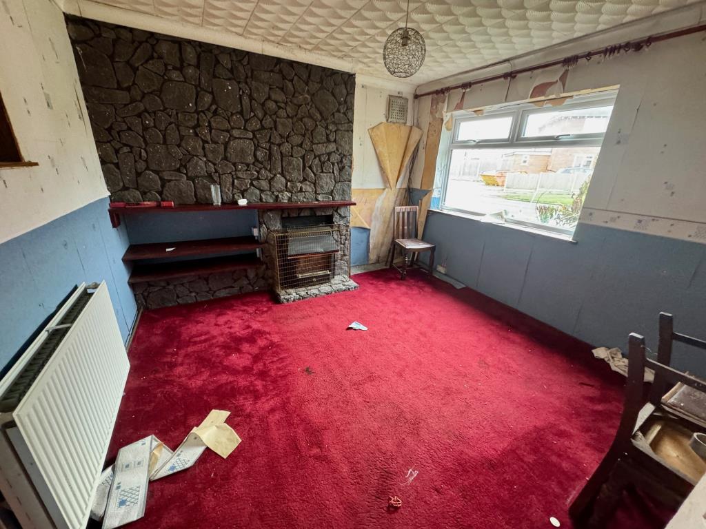 Lot: 159 - MID-TERRACE HOUSE FOR IMPROVEMENT - Living room
